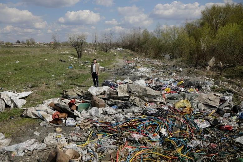 Crime networks suspected of burning tech waste for scrap metal in Romania/Reuters.