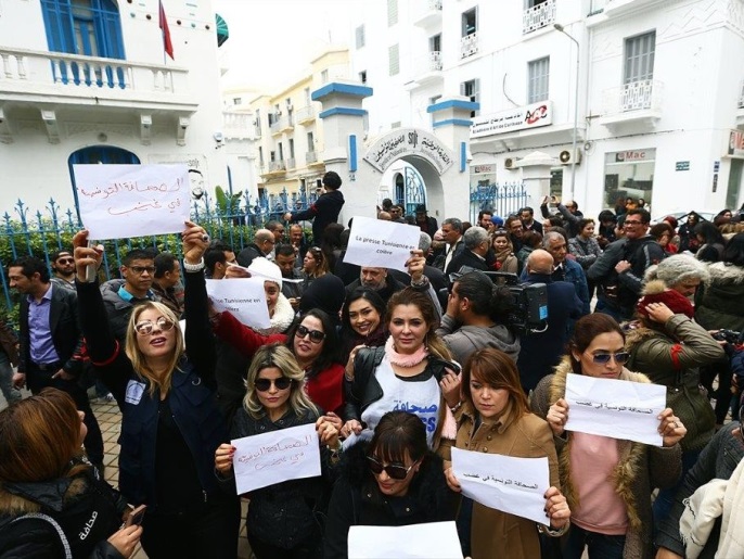 الصحفيون التونسيون دأبوا مؤخرا على الاحتجاج ضد ما يتعبرونه تضييقا من السلطات (الجزيرة)