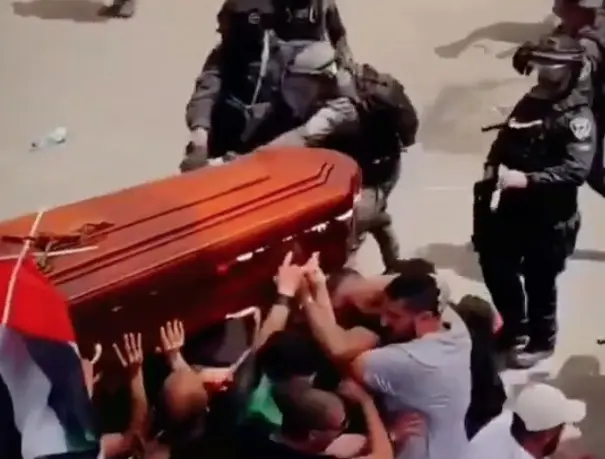 Mourners carrying the casket of Shireen Abu Akleh/Aljazeera.