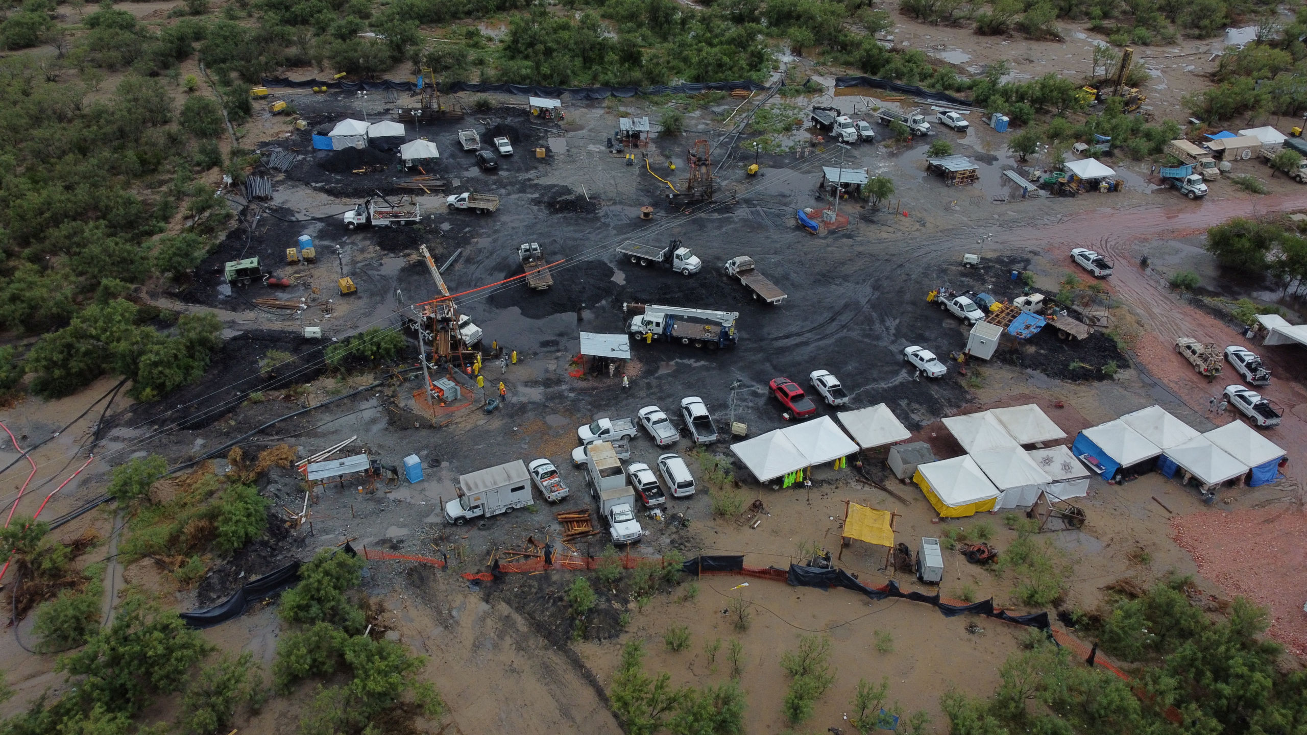 Rescuing 10 trapped miners/Reuters.