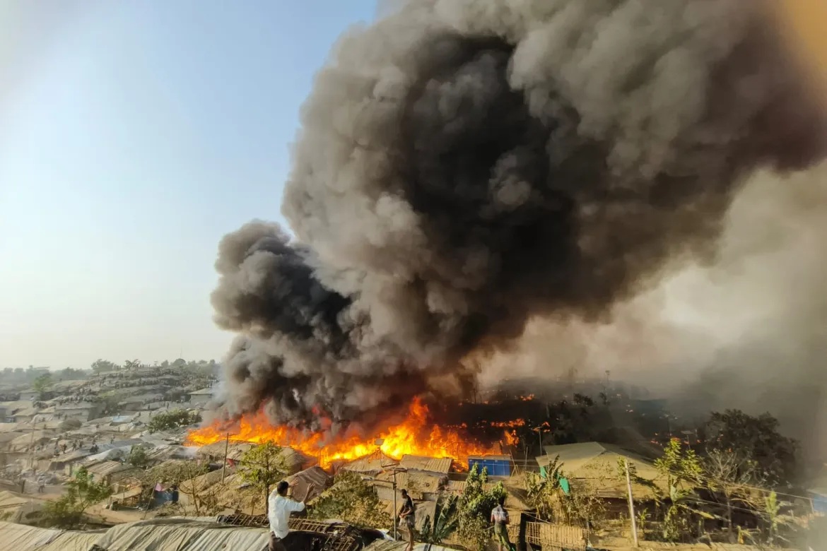 Fire broke out at the Balukhali Rohingya refugee camp in Cox's Bazar/Aljazeera.