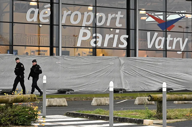 300 passengers are detained in Vatry airport on suspicion of being victims of human trafficking/Francois Nascimbeni/AFP.