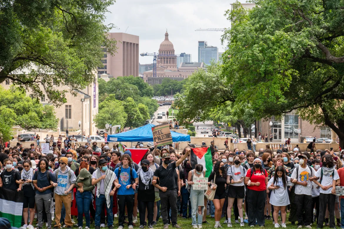 Pro-Palestinian students protest on the campus of the University of Texas in Austin, Texas, the United States. [Suzanne Cordeiro/AFP]