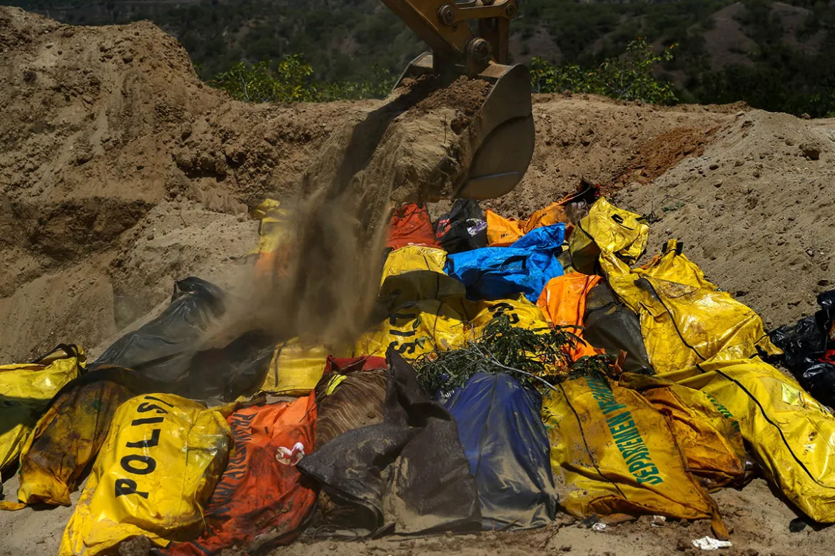 Mass burial of victims/Archive/Al Jazeera.