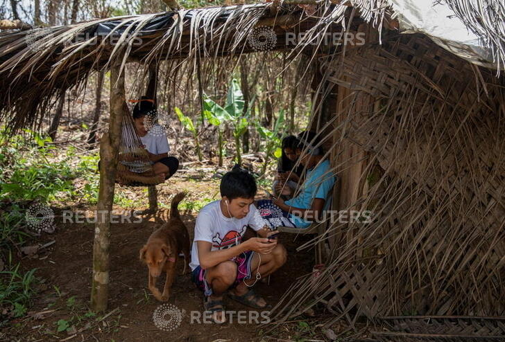 While the Philippine education system faces extraordinary hurdles, the resilience and determination of students and teachers alike shine through/Reuters.