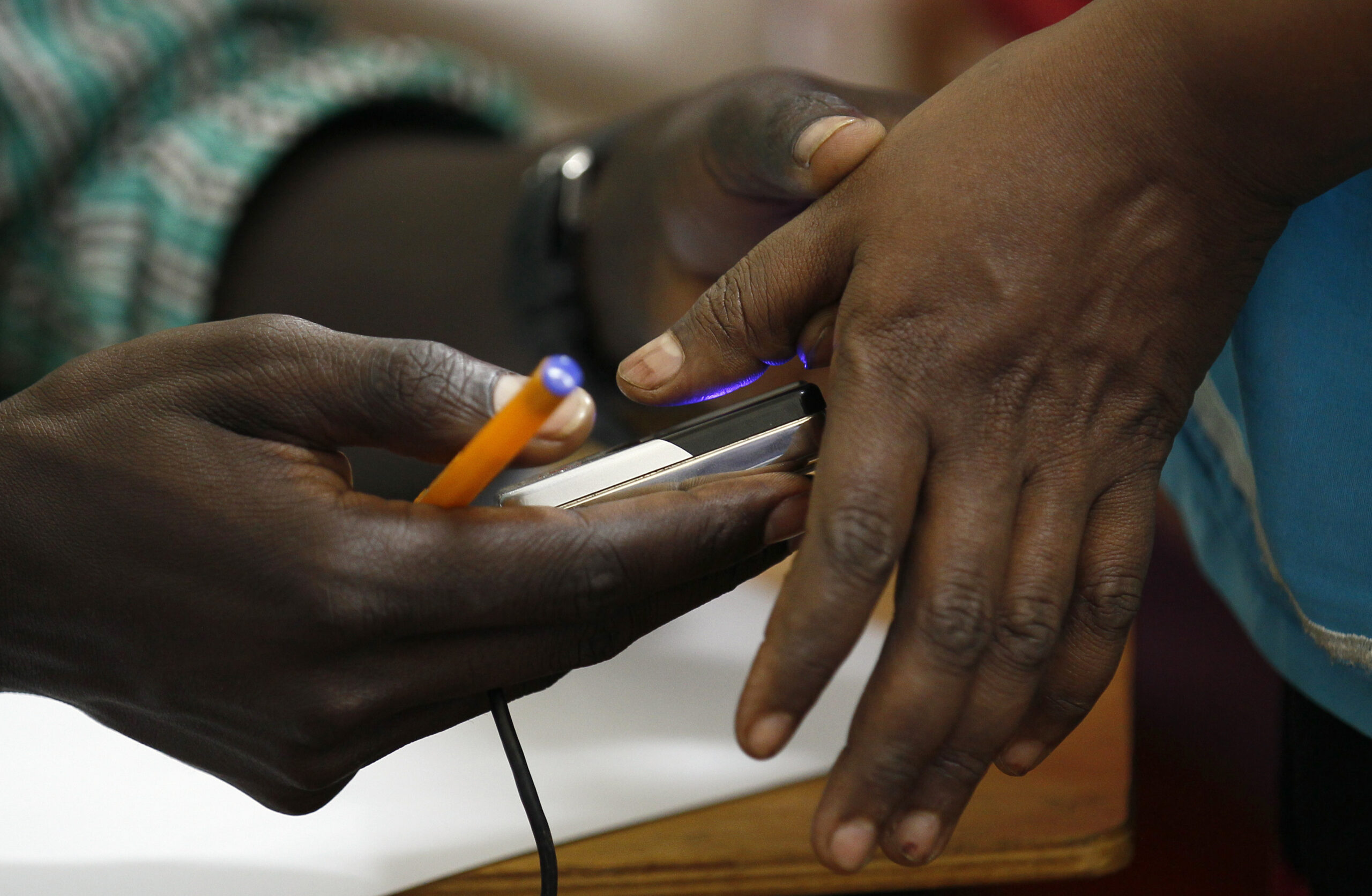 المنظمة: عملية تسجيل الصوماليين الكينيين في قوائم اللاجئين تضمنت بيانات بيومترية حساسة مثل صور البصمات (رويترز)