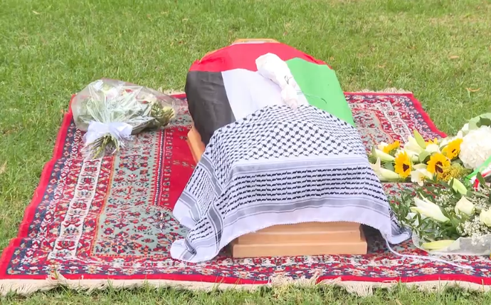 من جنازة الفتاة الفلسطينية مرح أبو زهري في إيطاليا أمس الأربعاء (الجزيرة)
