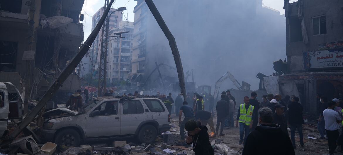 © UNHCR/Houssam Hariri Destruction in a Beirut neighbourhood following Israeli military strikes (file).