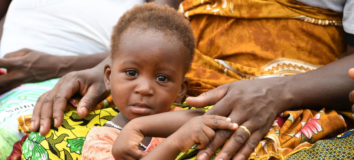 © UNICEF/Frank Dejongh A child waits for a malnutrition screening session in northern Burkina Faso. (file)