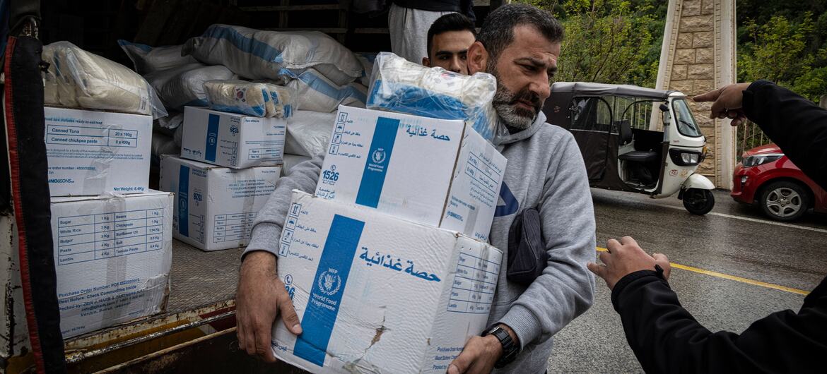 © WFP/Marco Frattini Aid is distributed to displaced families in northern Lebanon.