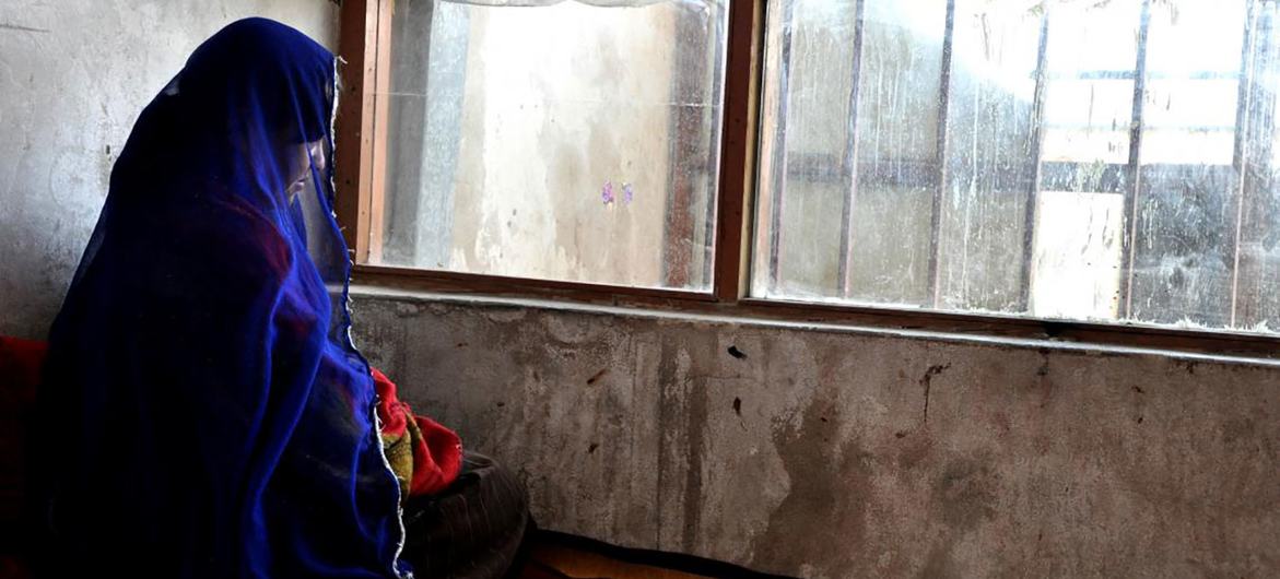 © UNICEF/Madhok Child marriage is a strategy for economic survival in Afghanistan as families marry off their daughters to reduce their economic burden.