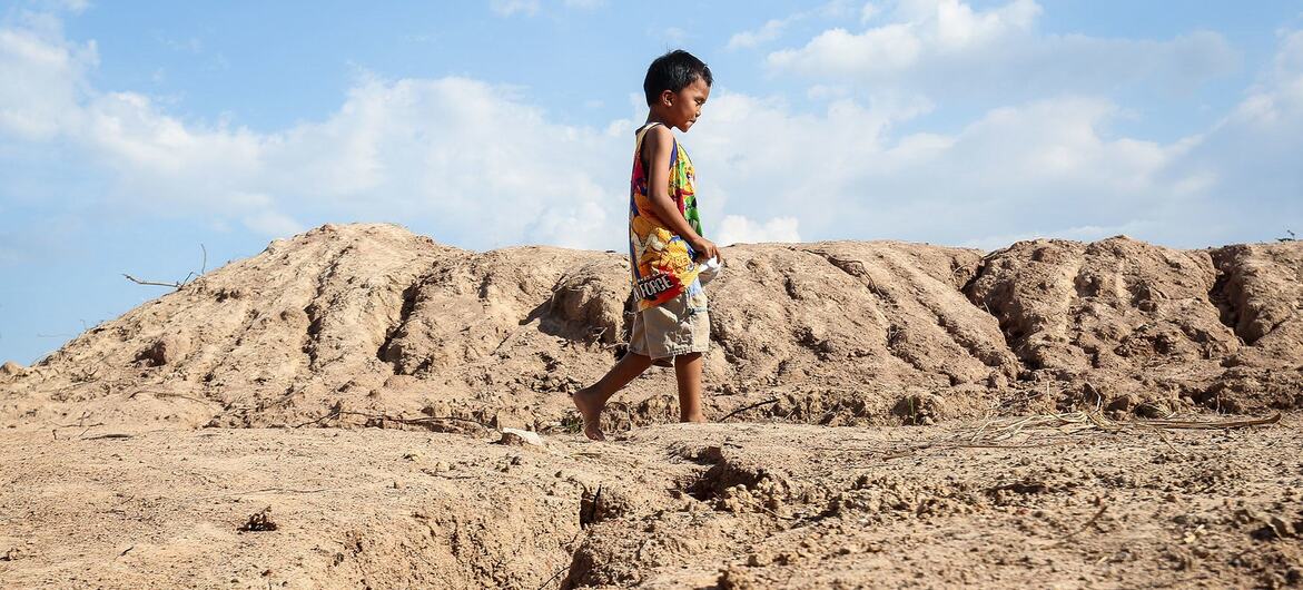 © UNICEF/Sukhum Preechapanich Children in Thailand are enduring extremely hot temperatures and drough