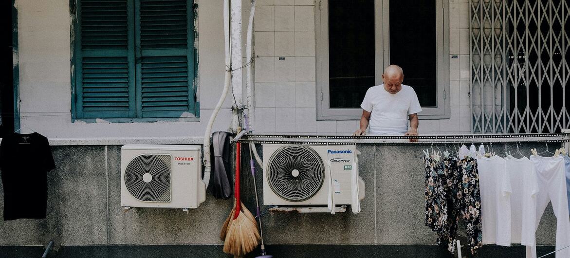 © Unsplash/Michu Đăng Quang/ The emissions from electricity or gasoline that power air conditioners contribute to global warming. 