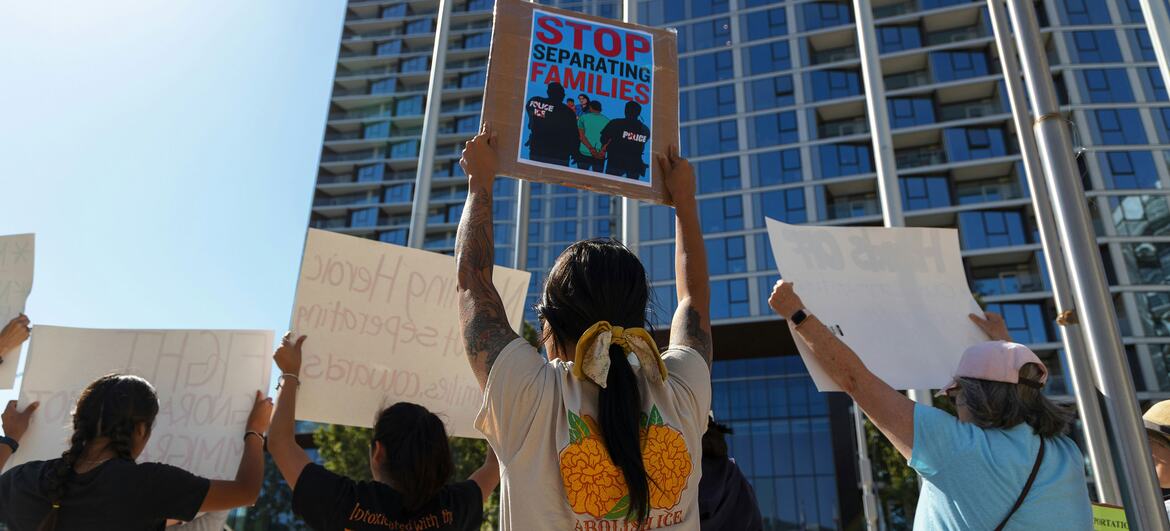 © Unsplash/Jason Leung People protest against immigration policies in the US state of California.