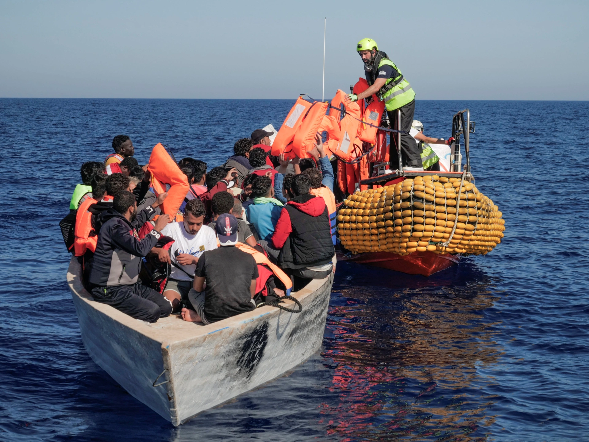 900 migrants rescued in the Mediterranean Sea – Human Rights & Public ...